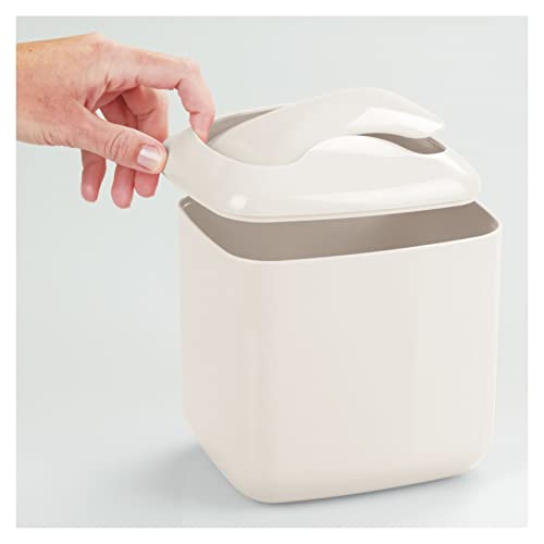 mDesign plastic pătrat mini coș de gunoi coș de gunoi cu capac leagăn pentru vanitatea băii, masă de machiaj, dulap interior,