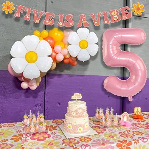 Cinci este un Banner Vibe cu baloane curcubeu Daisy, Groovy 5th Birthday party decoratiuni Boho Hippie Birthday Party 5 este
